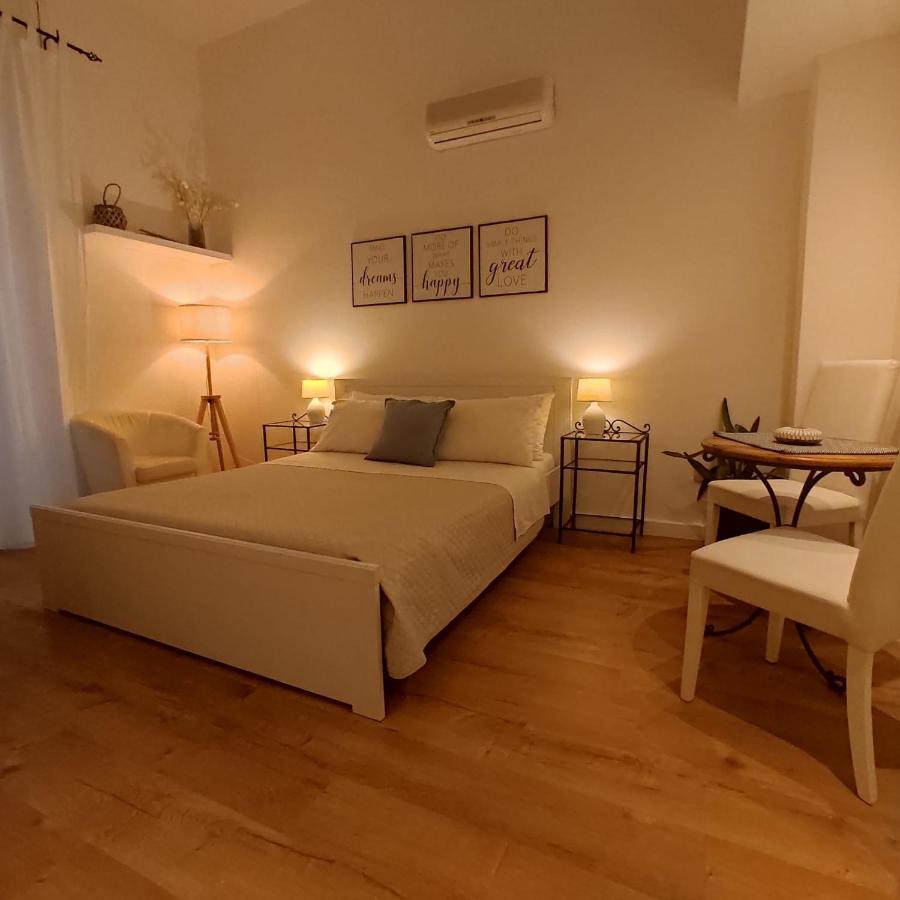 Krly Exclusive Rooms 칼리아리 외부 사진