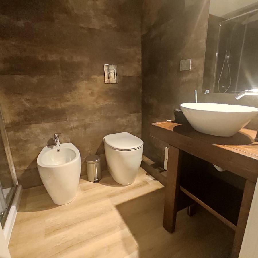 Krly Exclusive Rooms 칼리아리 외부 사진