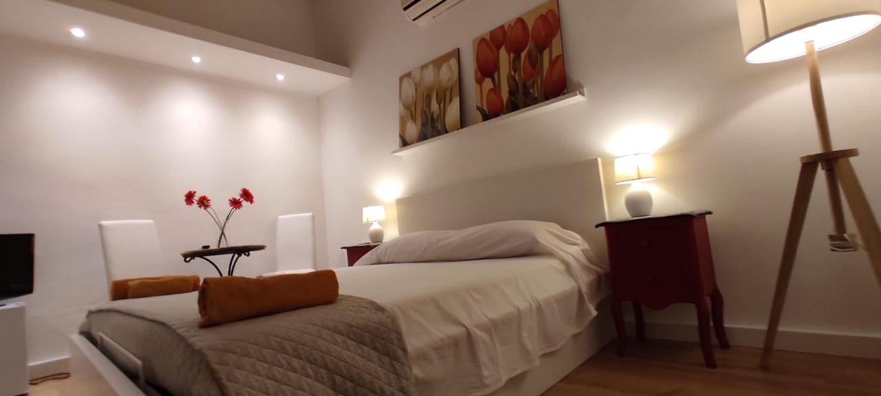Krly Exclusive Rooms 칼리아리 외부 사진