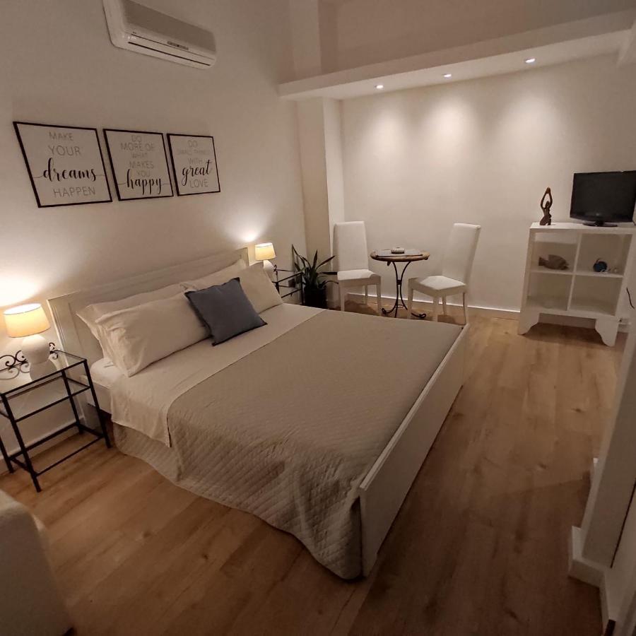 Krly Exclusive Rooms 칼리아리 외부 사진