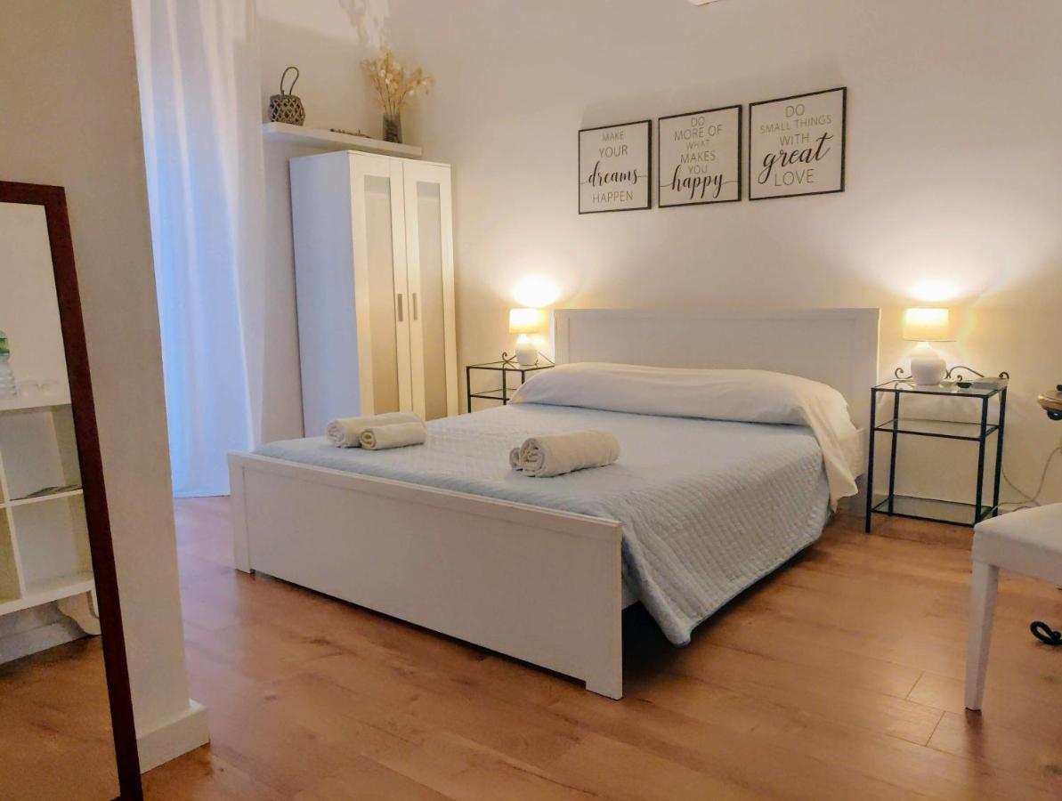 Krly Exclusive Rooms 칼리아리 외부 사진
