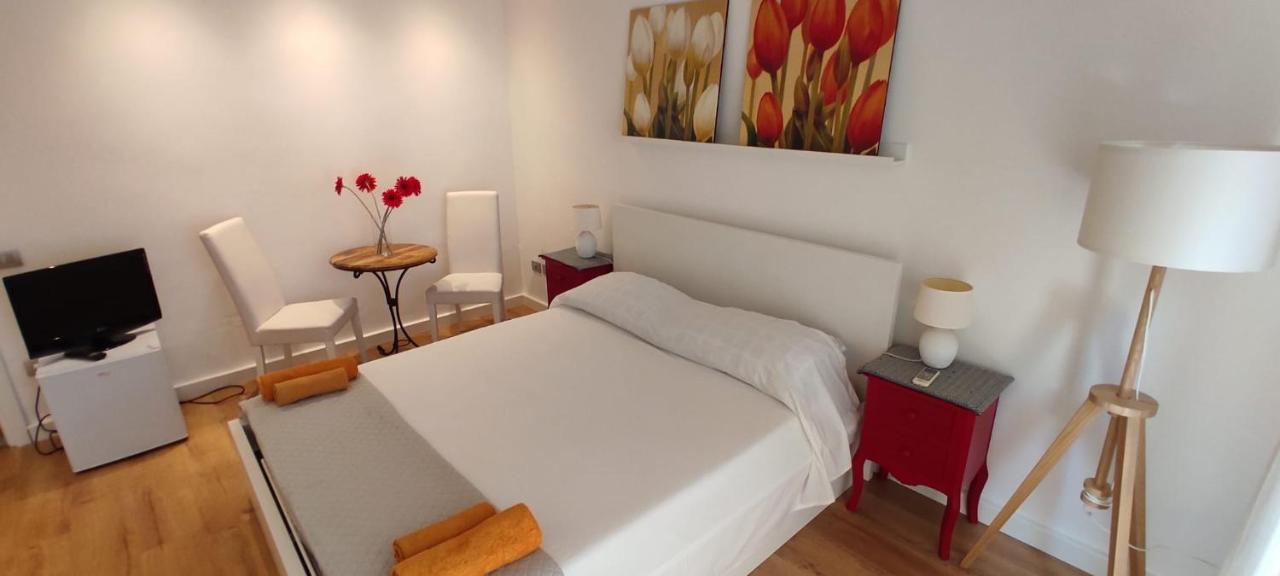 Krly Exclusive Rooms 칼리아리 외부 사진