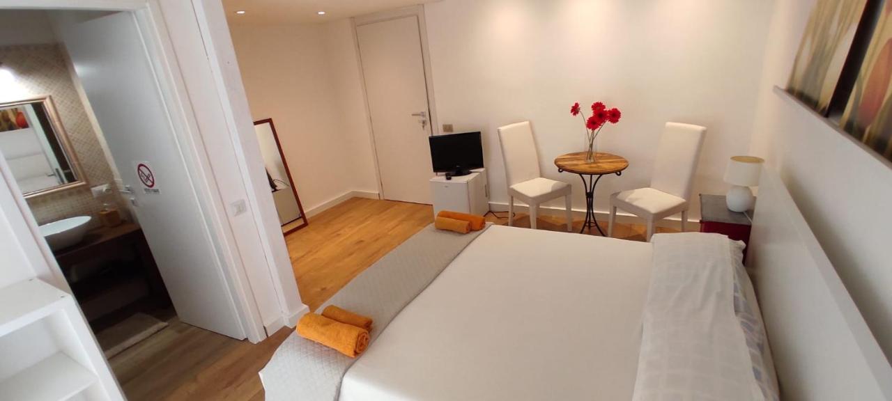 Krly Exclusive Rooms 칼리아리 외부 사진