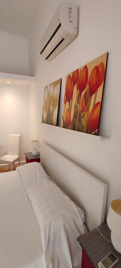 Krly Exclusive Rooms 칼리아리 외부 사진
